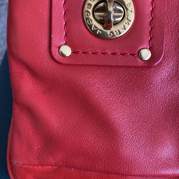 Marc by Marc Jacob’s Red Leather Turnlock crossbody - Picture 4 of 5